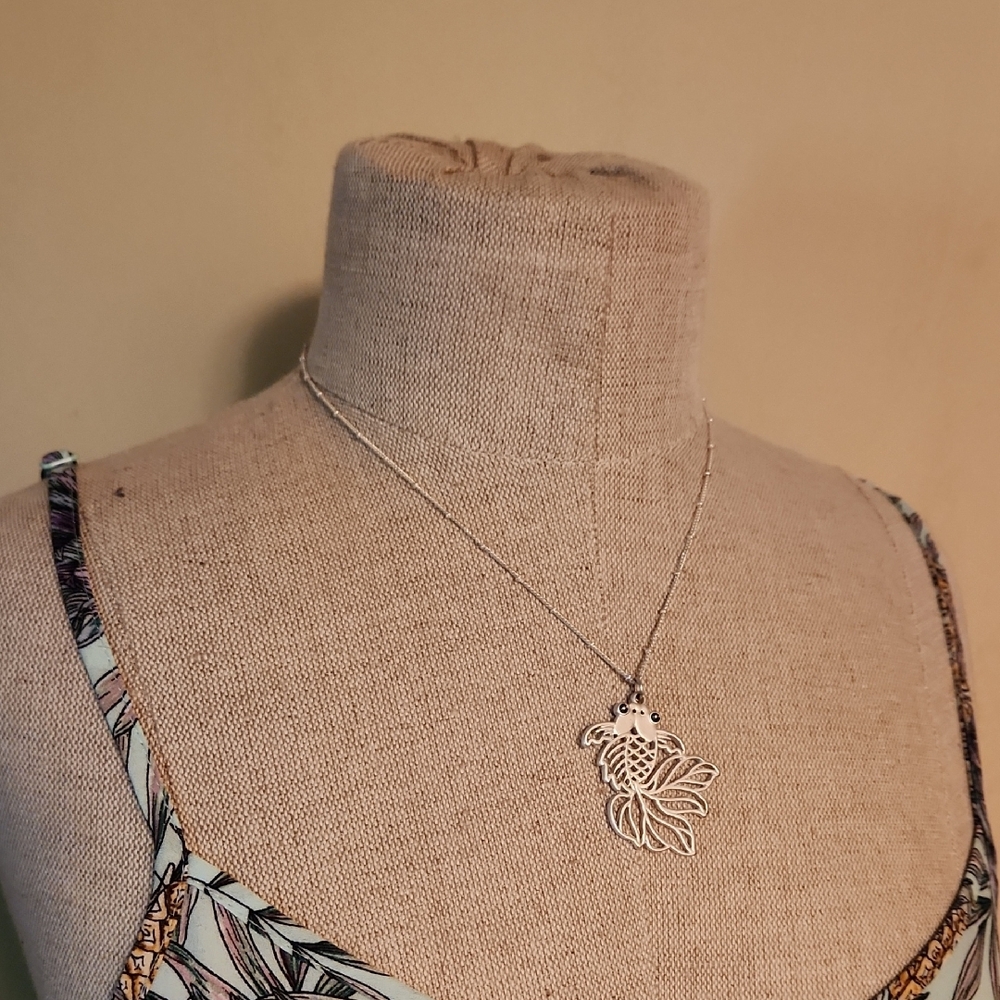 Lavishy Silver Goldfish Pendant Necklace - Picture 9 of 9
